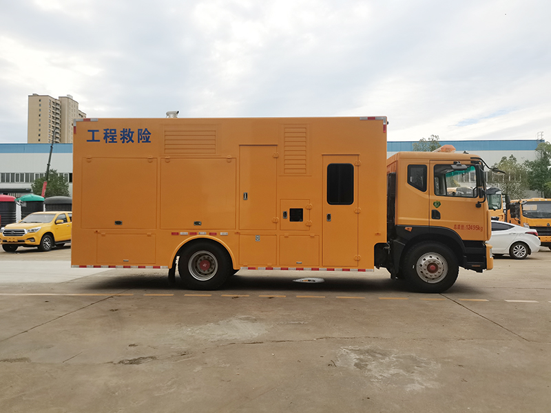 程力牌東風多利卡3000方排水車(休息室)