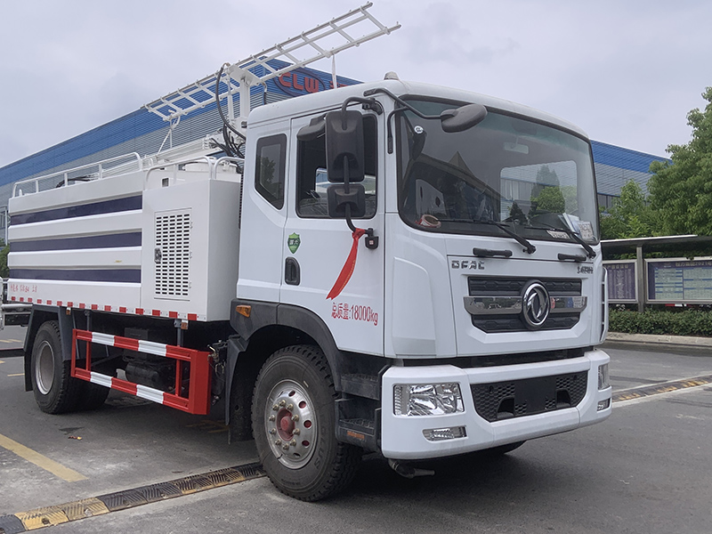 東風D9光伏清洗車