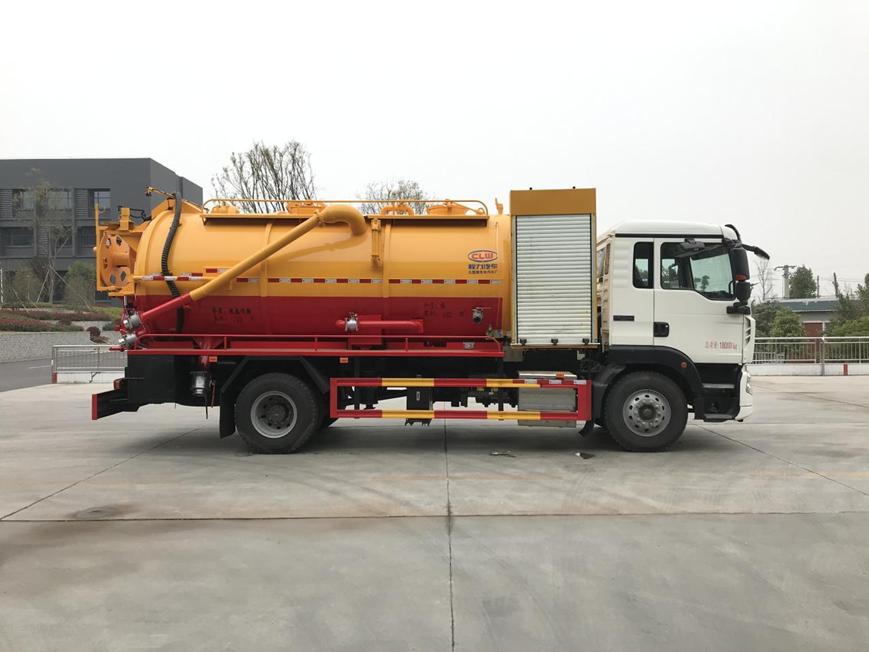 重汽豪沃單橋清洗吸污車(chē)