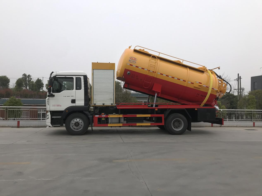 重汽豪沃單橋清洗吸污車(chē)