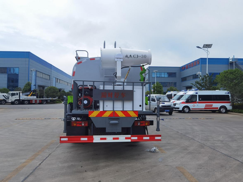 東風專底系列11.9方綠化噴灑車